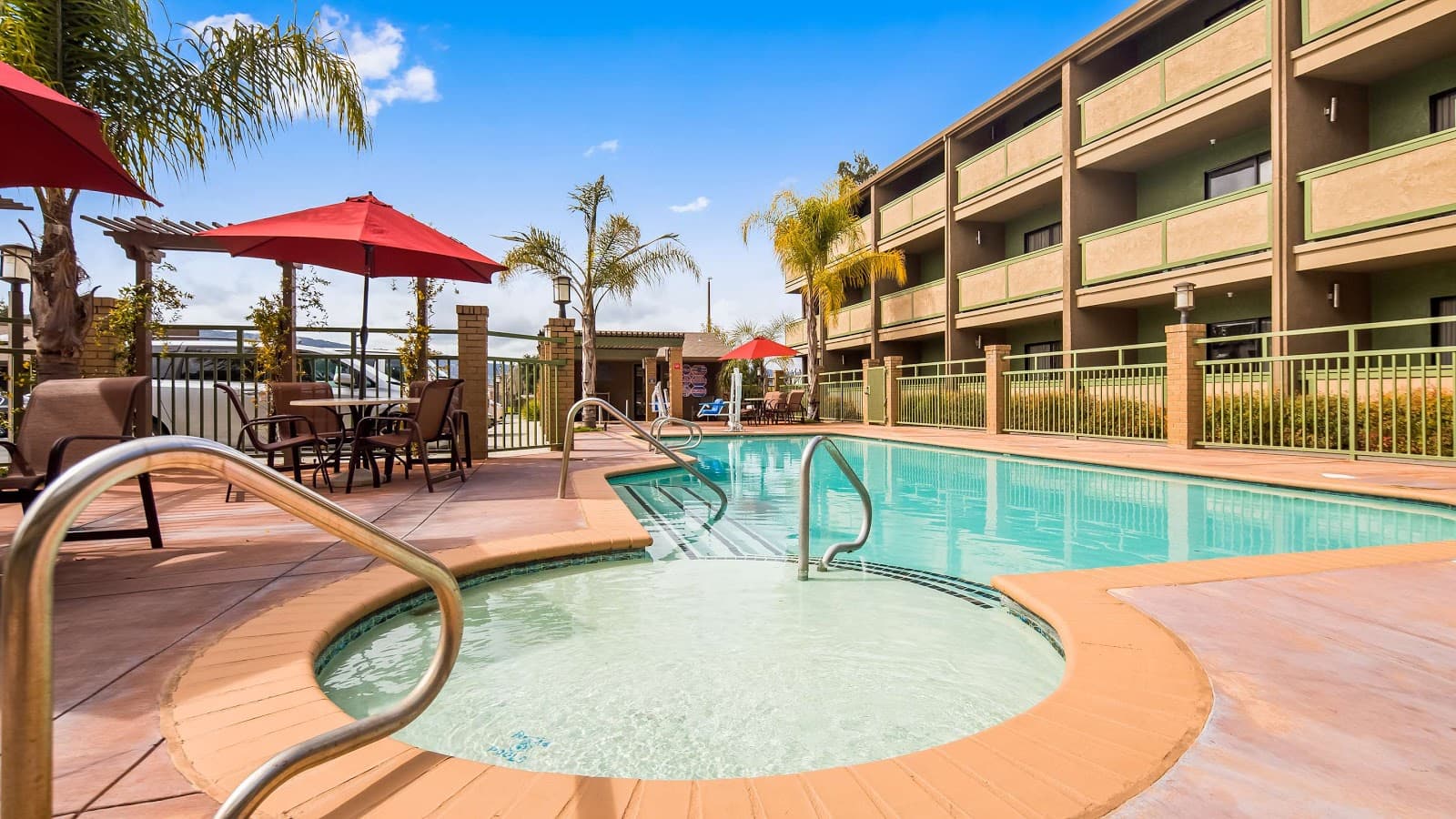 Best Western Plus Forest Park Inn