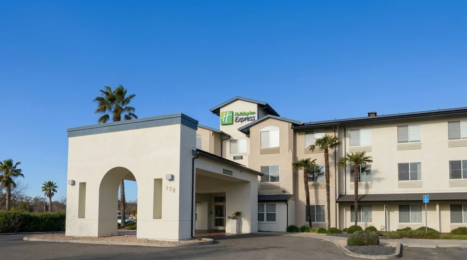 Holiday Inn Express & Suites Manteca City Center by IHG