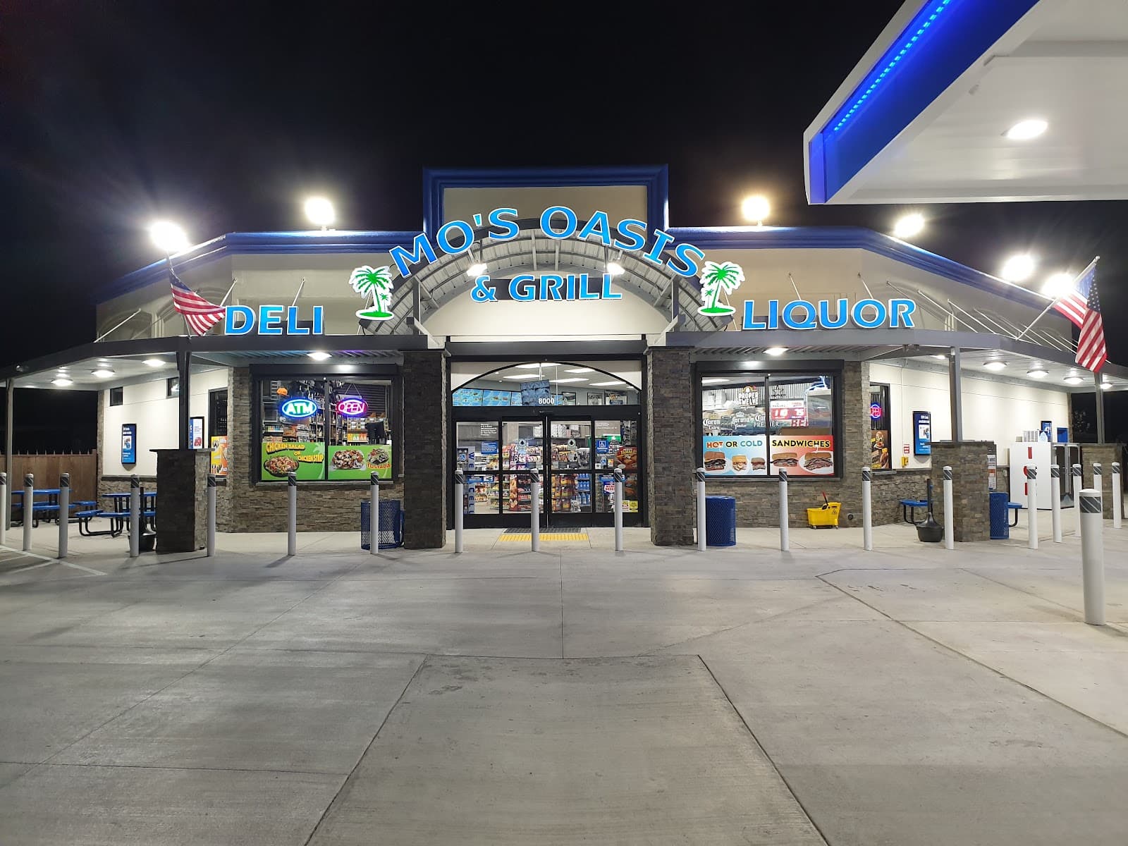 Mo's Oasis & Grill