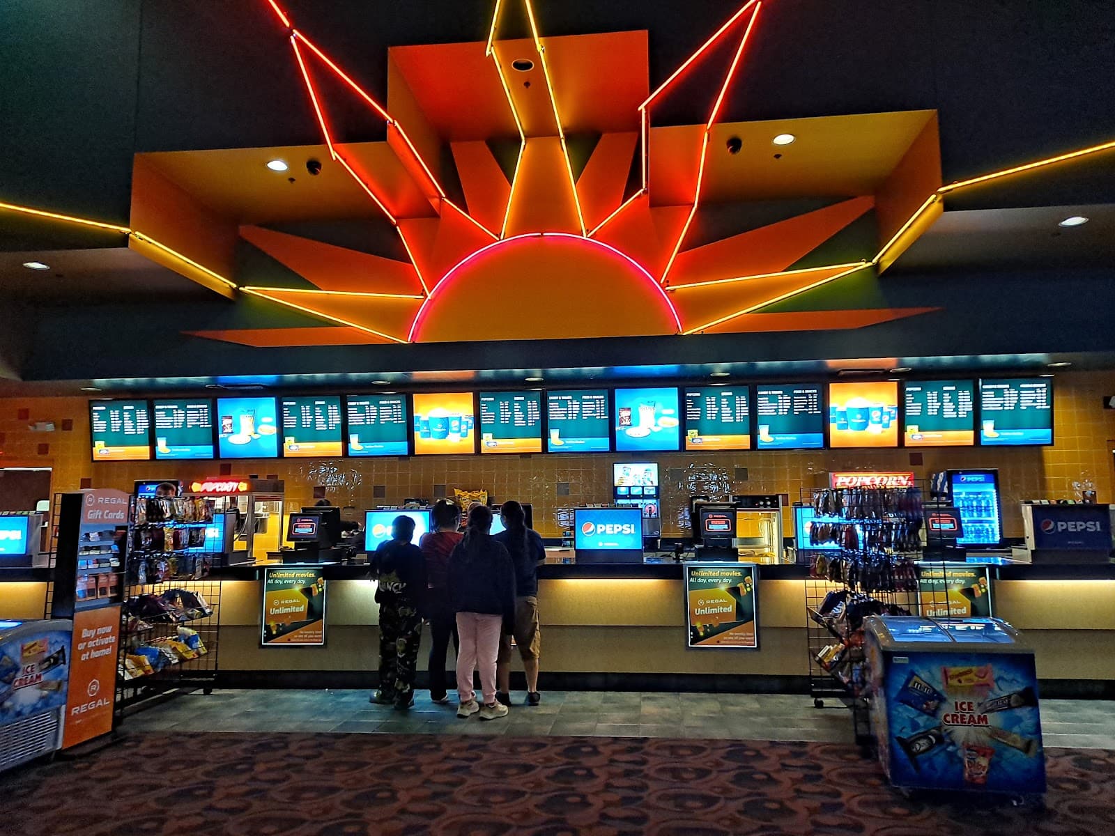 Regal Hollywood - Merced