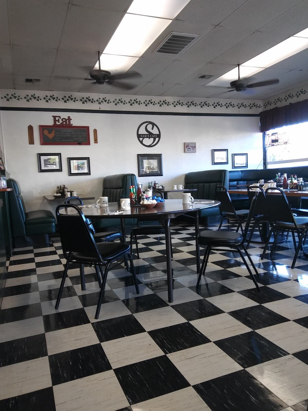 Sam's Cafe