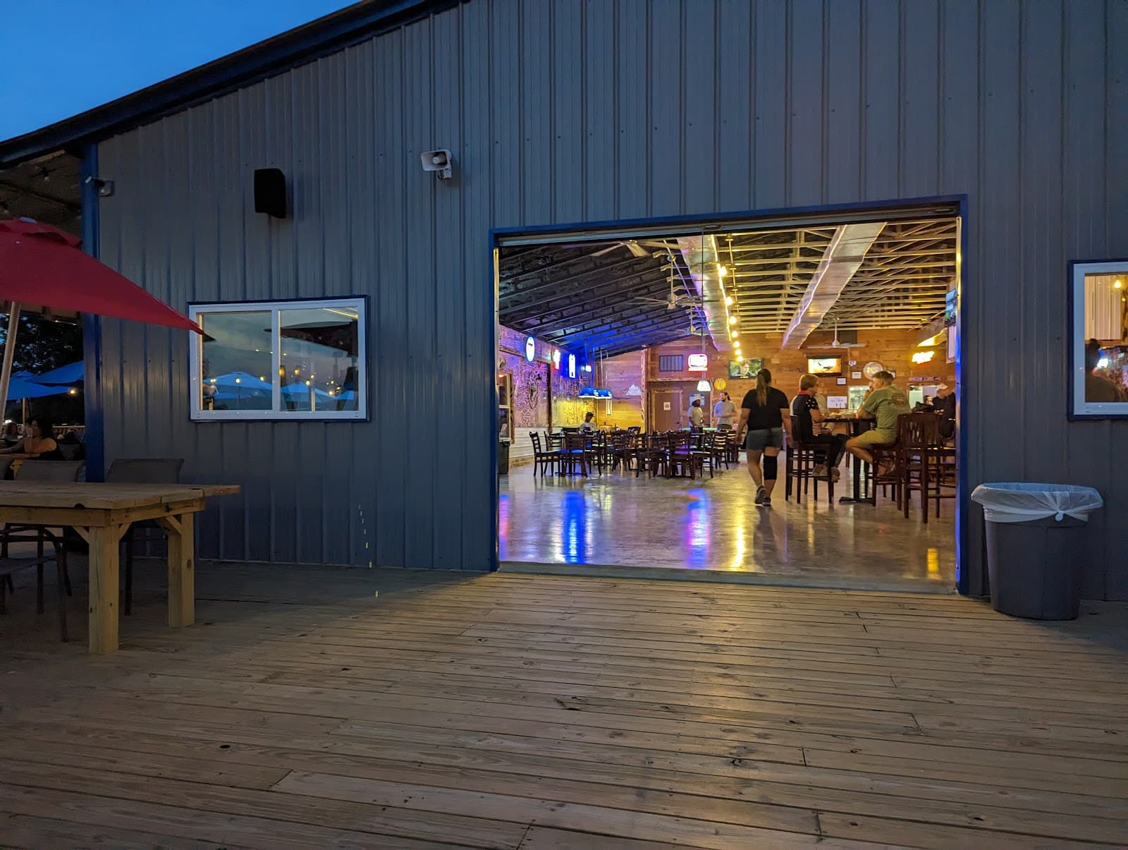 Wet Deck Bar & Grill